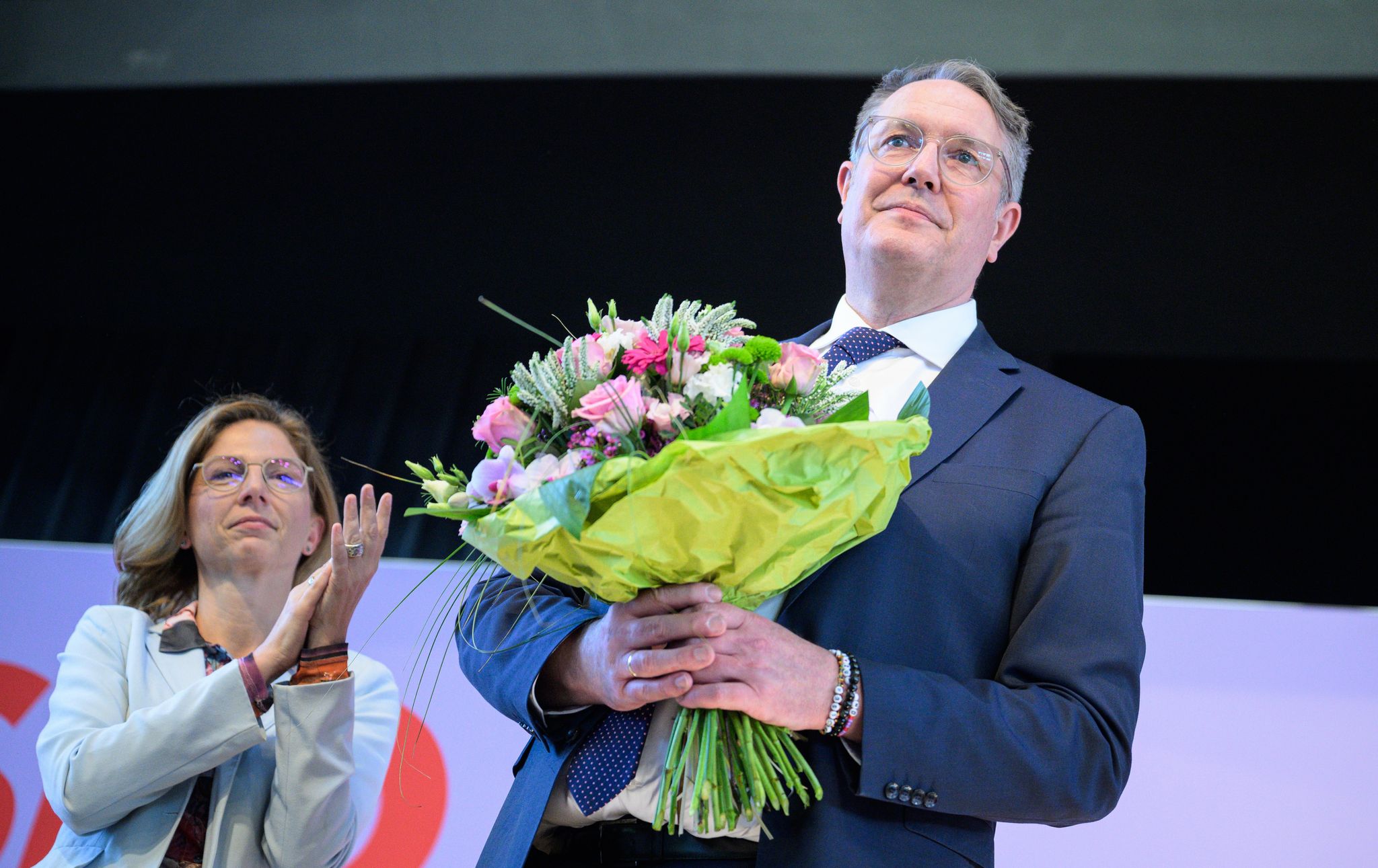 SPD-Parteichefin Bätzing-Lichtenthäler und Verhandlungsführer Alexander Schweitzer haben für den Koalitionsvertrag mit der CDU geworben.