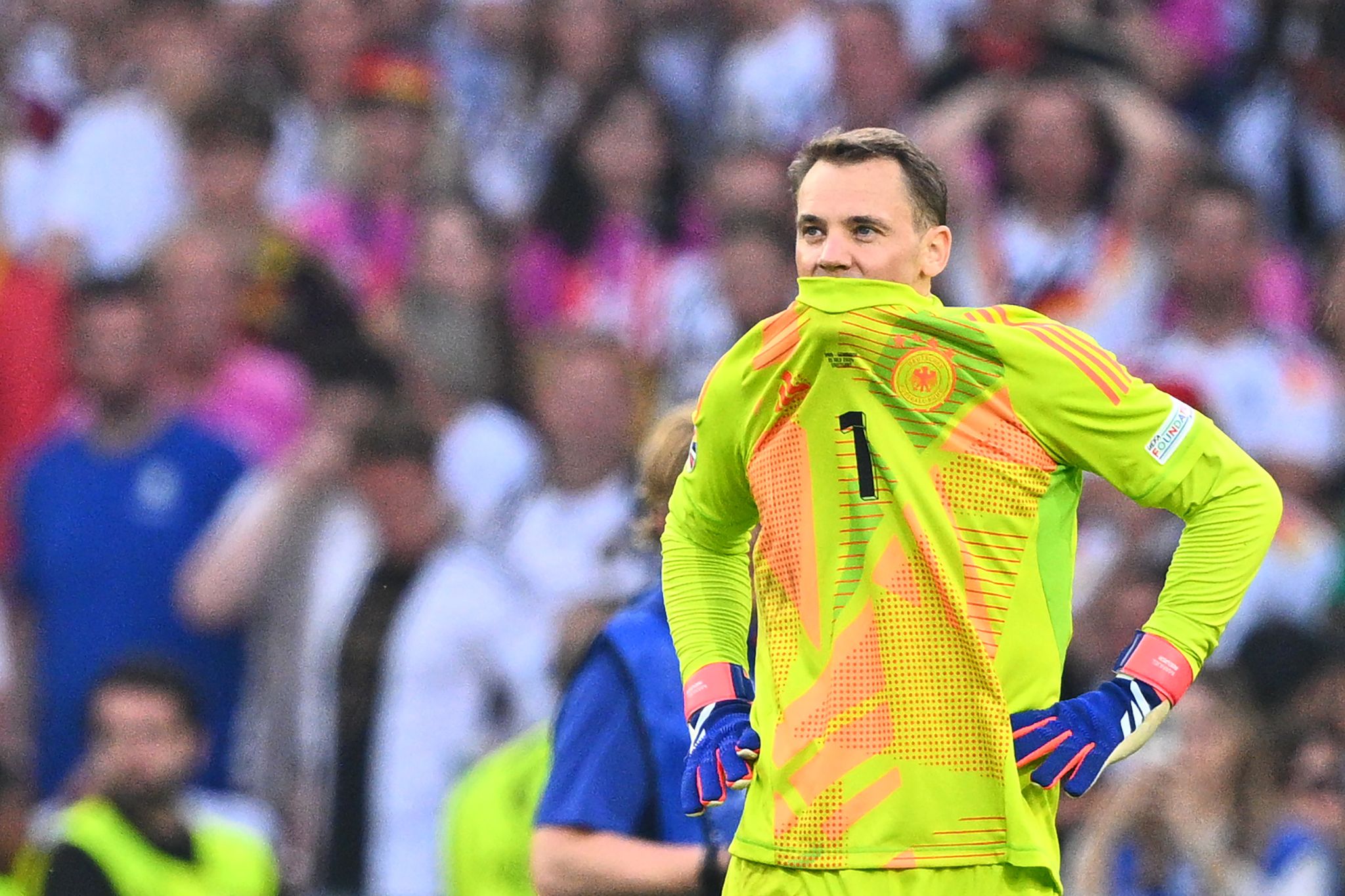 Comeback im DFB-Team? Nach dem enttäuschenden EM-Aus gegen Spanien zog Manuel Neuer das Nationaltrikot eigentlich nach 124 Länderspielen aus. (Archivbild)