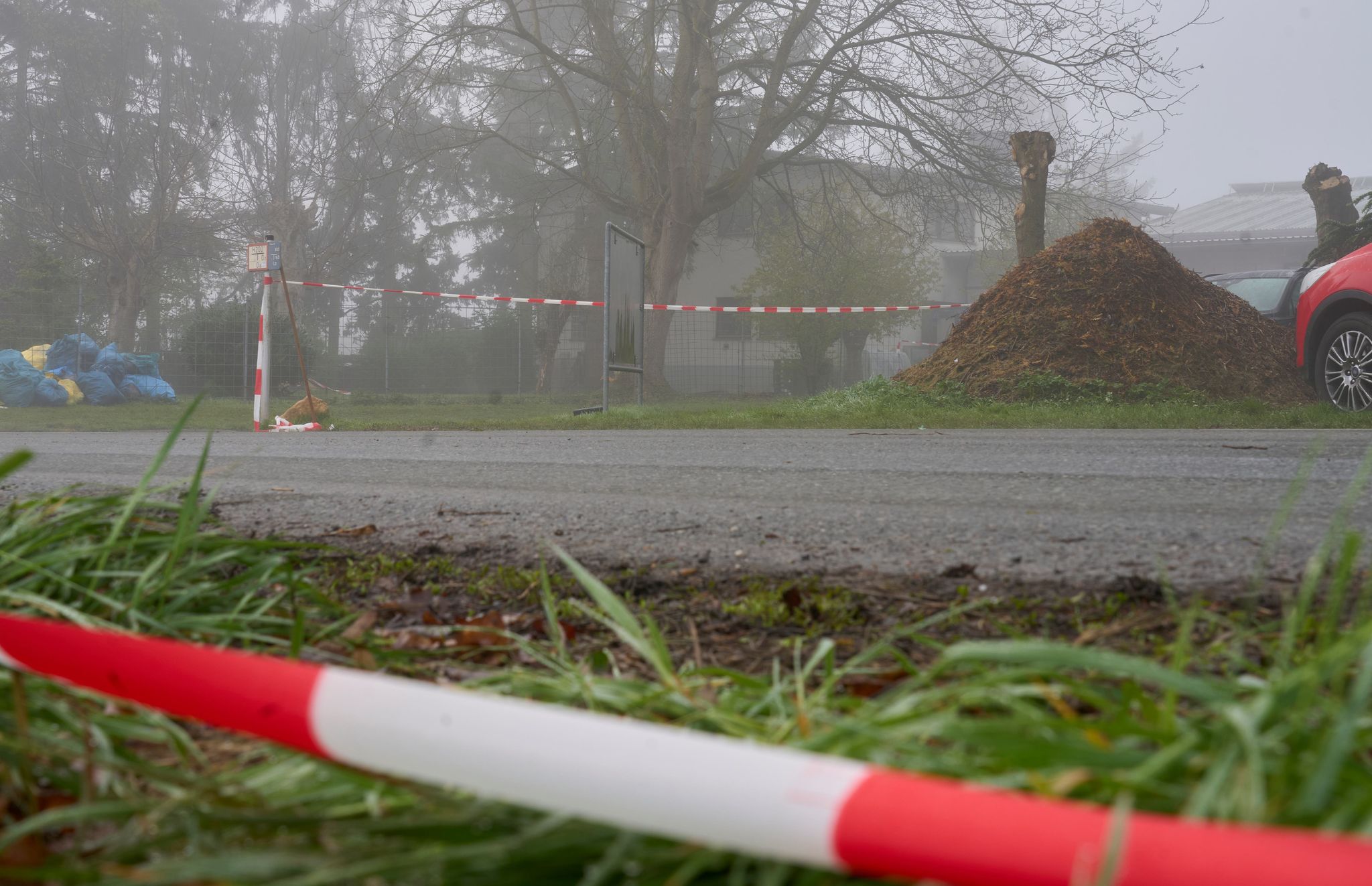 Nach dem tödlichen Unfall in einer Lederfabrik in Runkel laufen Ermittlungen wegen des Vorwurfs der fahrlässigen Tötung gegen Unbekannt. (Archivbild) 