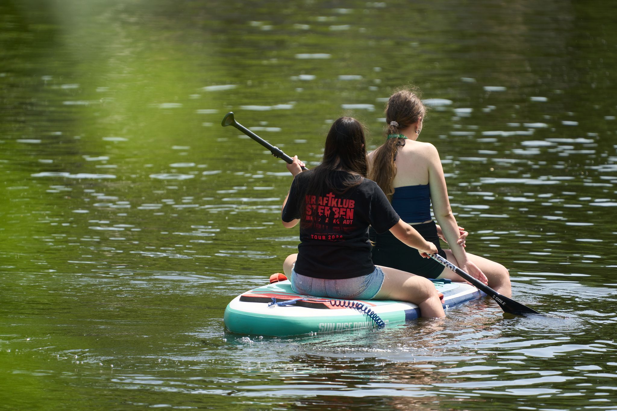 Freizeitaktivitäten auf dem Wasser sind an heißen Tagen wie zuletzt an Pfingsten angesagt. (Archivbild)