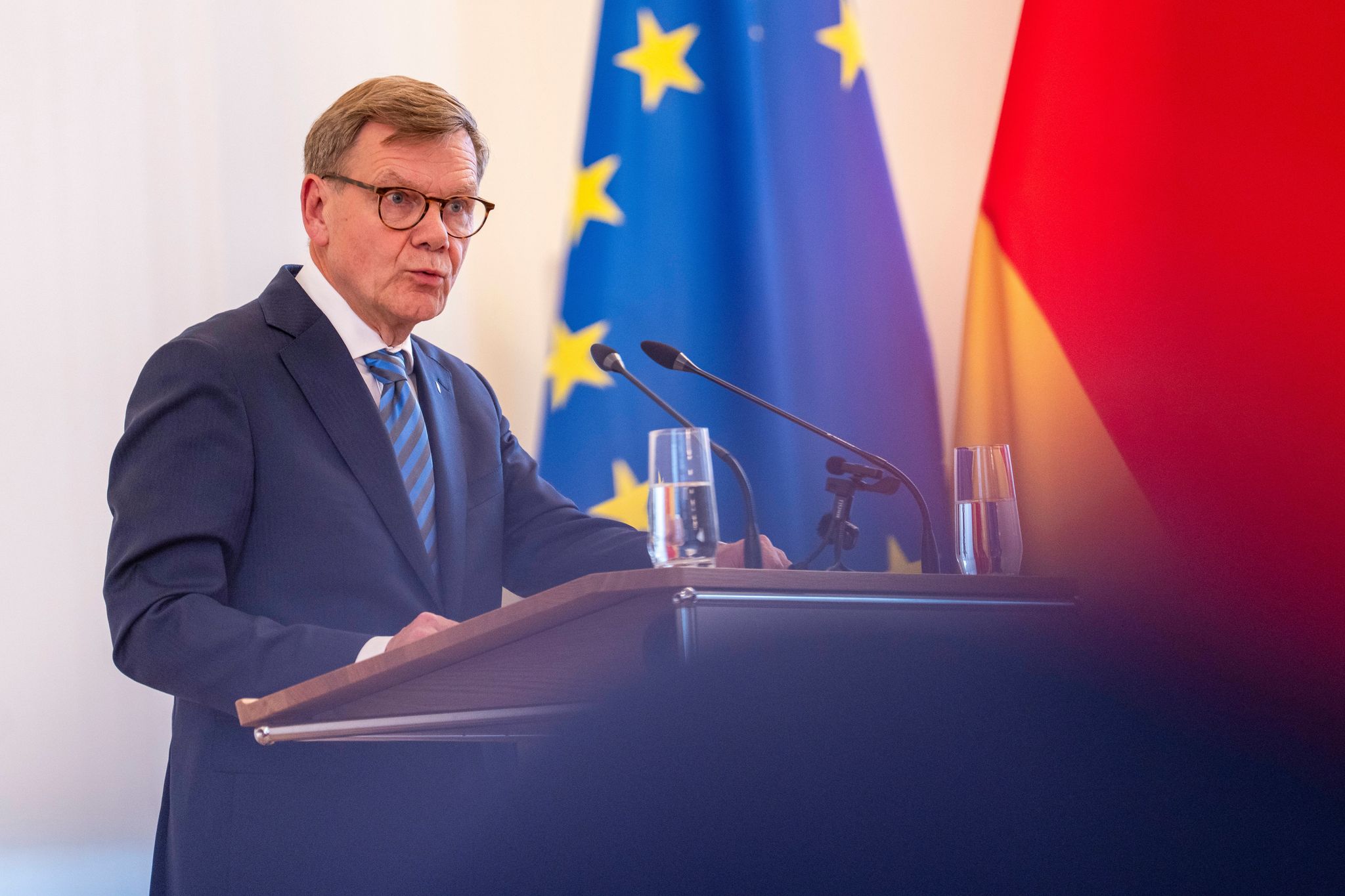 Der Bundesaußenminister betont das Bekenntnis zu Europa, zur Westbindung und dem transatlantischen Verhältnis.