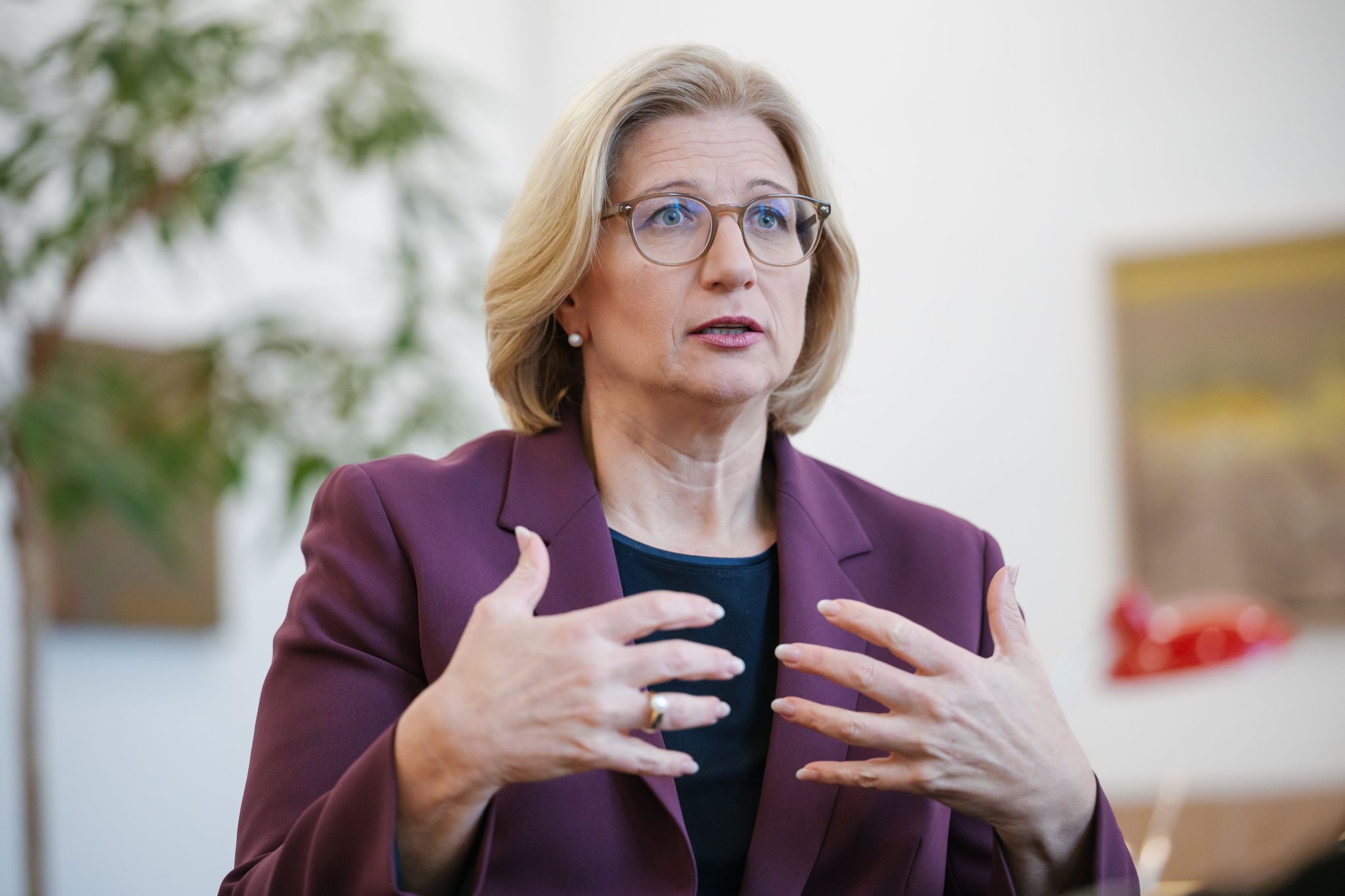 Saarlands Ministerpräsidentin Anke Rehlinger sieht den Umbau der saarländischen Industrie in Gefahr