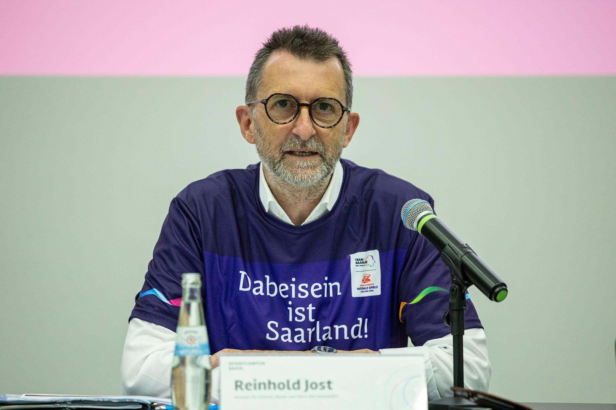 Er gilt als einer der größten Befürworter der Special Olympics im Saarland: Sportminister Reinhold Jost (SPD) wirbt schon seit Monaten auf vielen Veranstaltungen für die Spiele. (Archivbild)