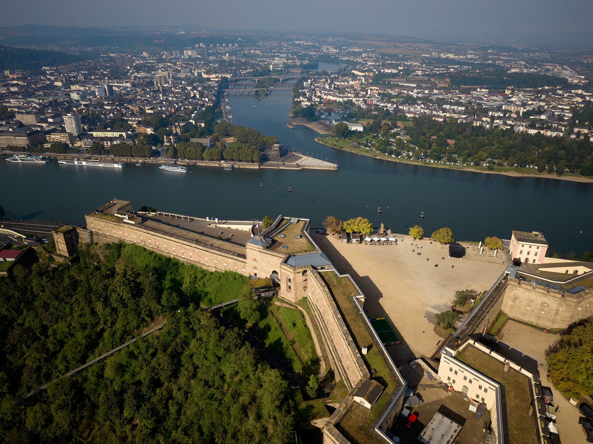 In Koblenz gibt es wenig Flächen, die entsiegelt und bepflanzt werden können, heißt es bei der Stadt. (Archivbild)
