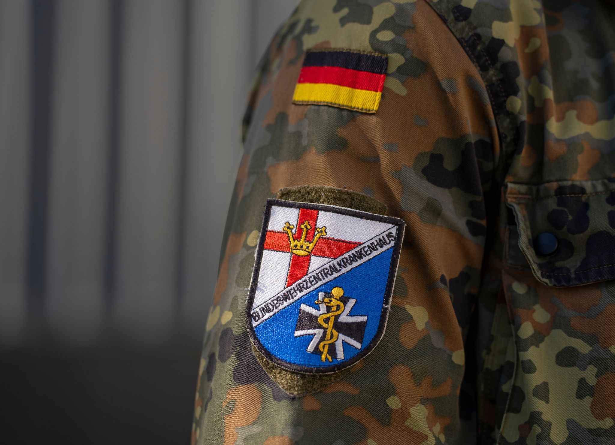 Die Bundeswehr betreibt fünf Krankenhäuser, das Bundeswehrzentralkrankenhaus ist in Koblenz.