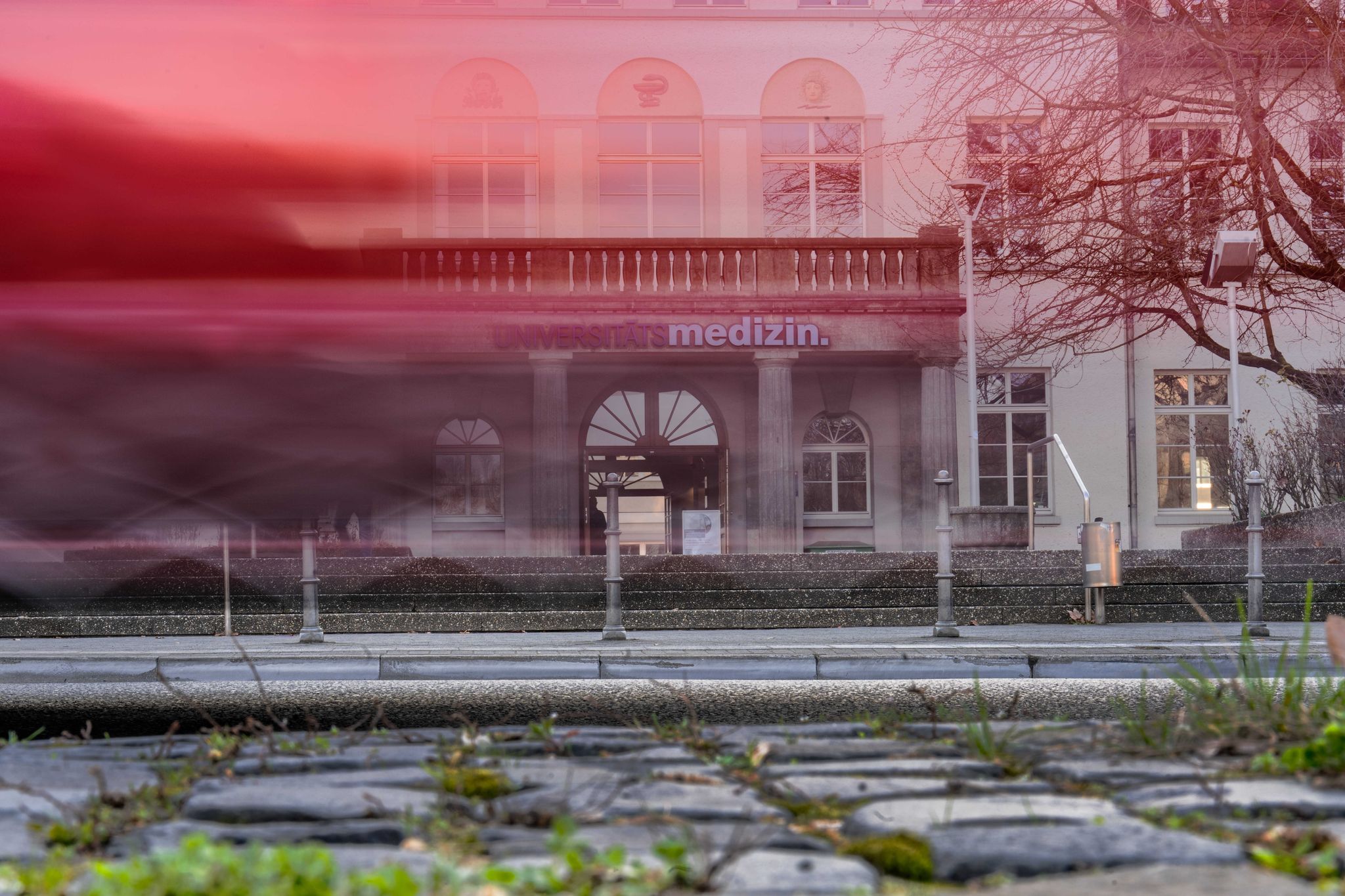 Die Mainzer Unimedizin nennt die zunehmend hohen Temperaturen im Sommer eine Herausforderung für Patienten und Mitarbeitende. (Archivfoto)