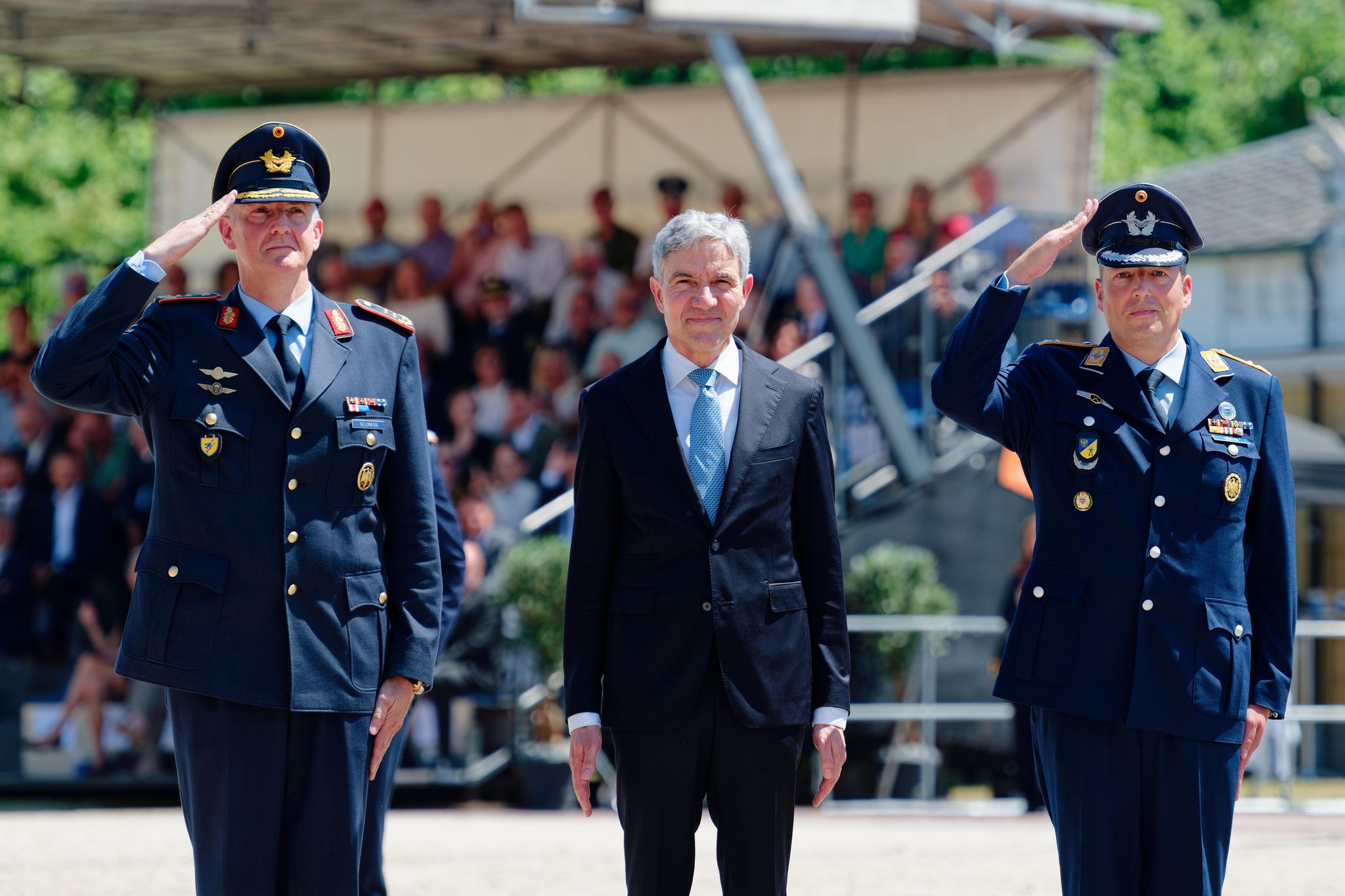 Gerichtspräsident Stephan Harbarth hielt die Gelöbnisrede auf dem Schlossplatz.