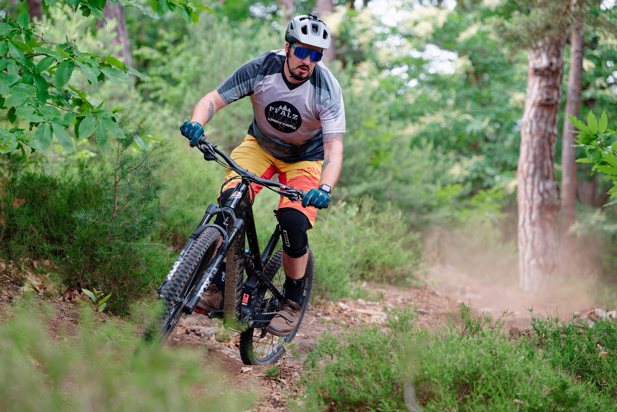 Mountainbiker werden häufig kritisiert, wenn sie auf illegalen Strecken unterwegs sind. (Archivbild)