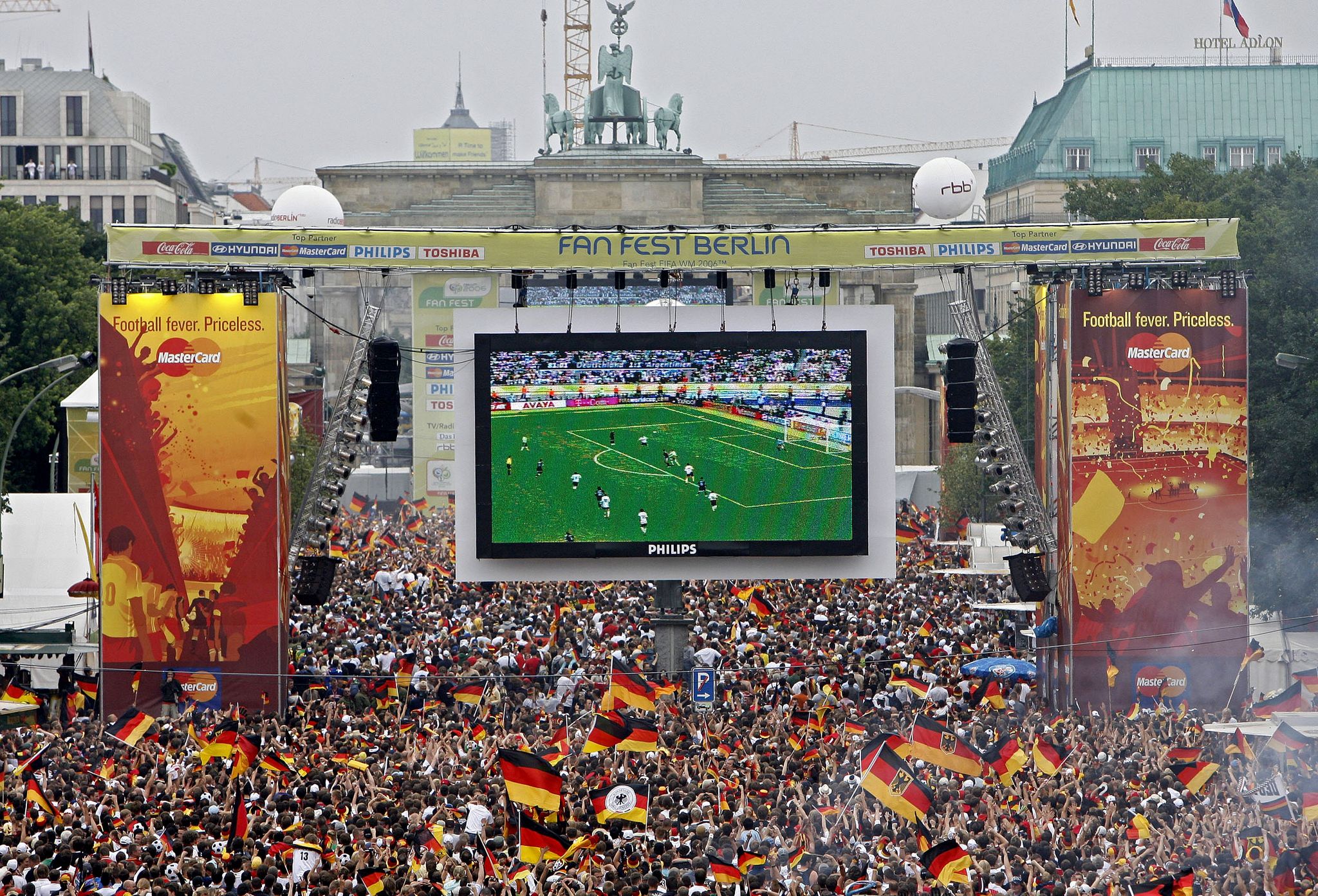 Als Public Viewing zur WM 2006 in Deutschland Fuß fasste.