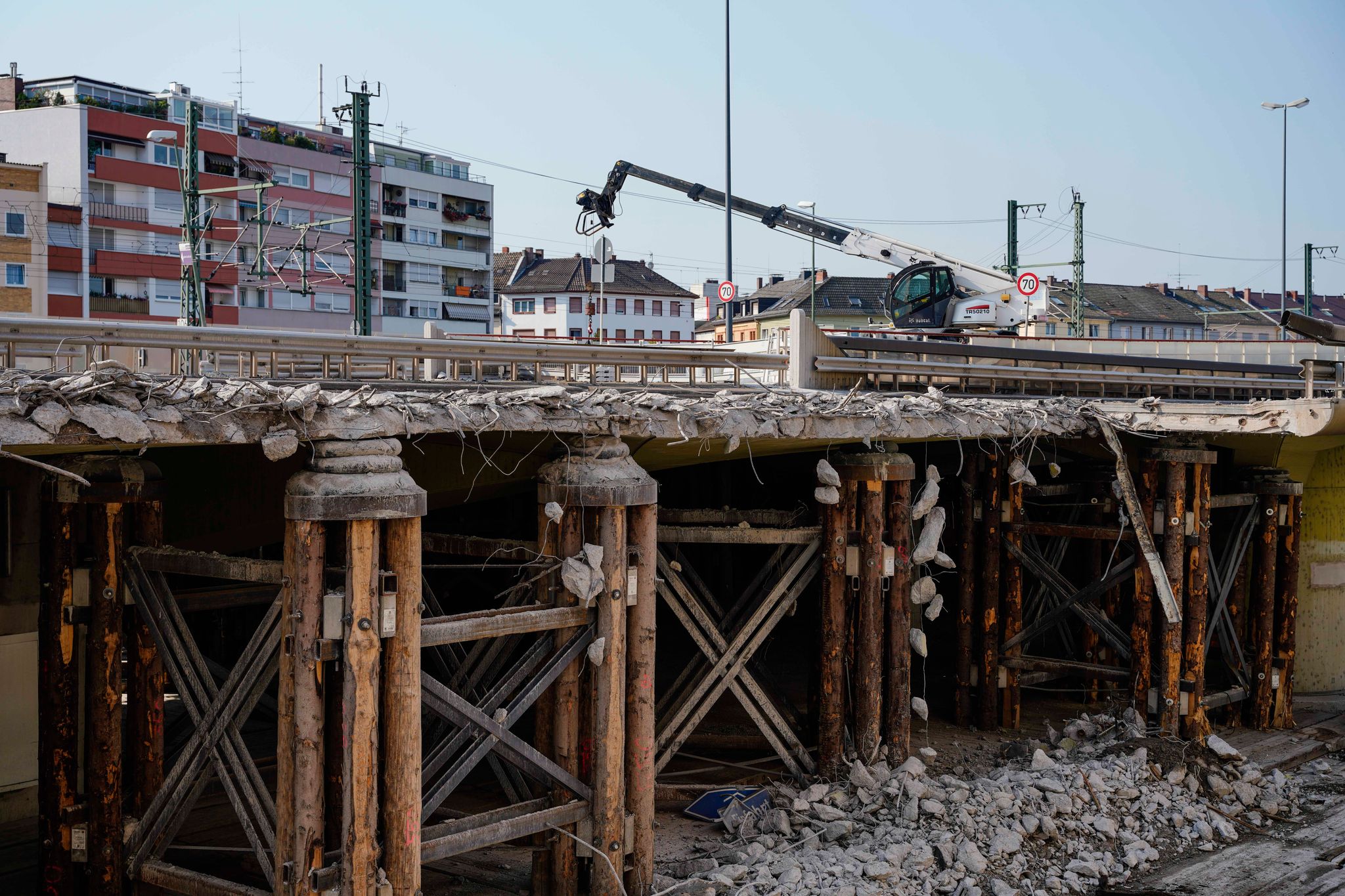2019 war die Brücke aus Sicherheitsgründen gesperrt worden. Im Januar 2020 begann der Rückbau. (Archivbild)