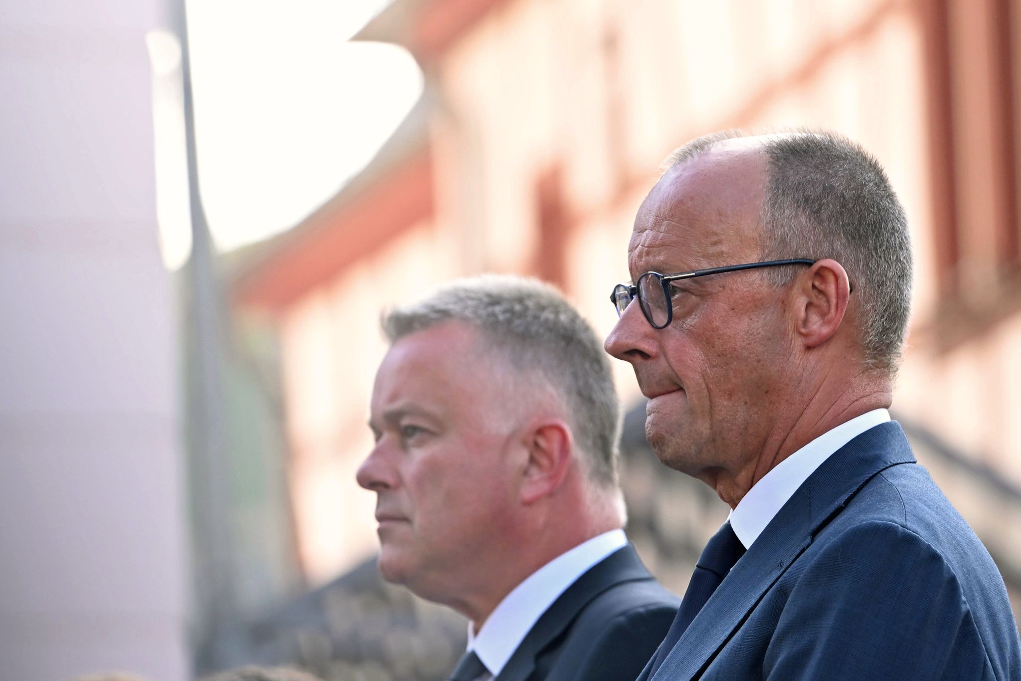 Bundeskanzler und CDU-Chef Friedrich Merz und Ministerpräsident Gordon Schnieder (CDU) bei ihrem letzten öffentlichen Zusammentreffen in Rheinland-Pfalz vor eineinhalb Wochen. (Archivbild) 