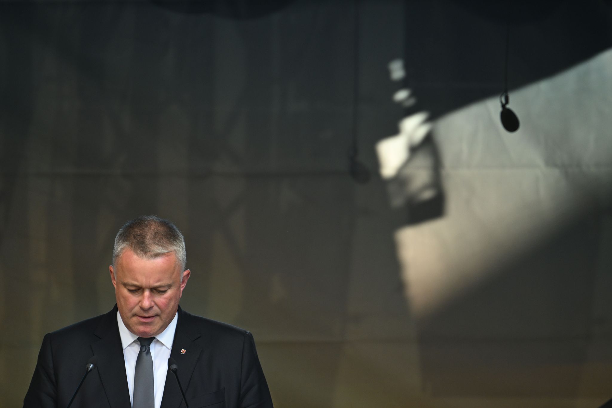 Der Staat habe in der Flutnacht versagt, sagt Ministerpräsident Schnieder.