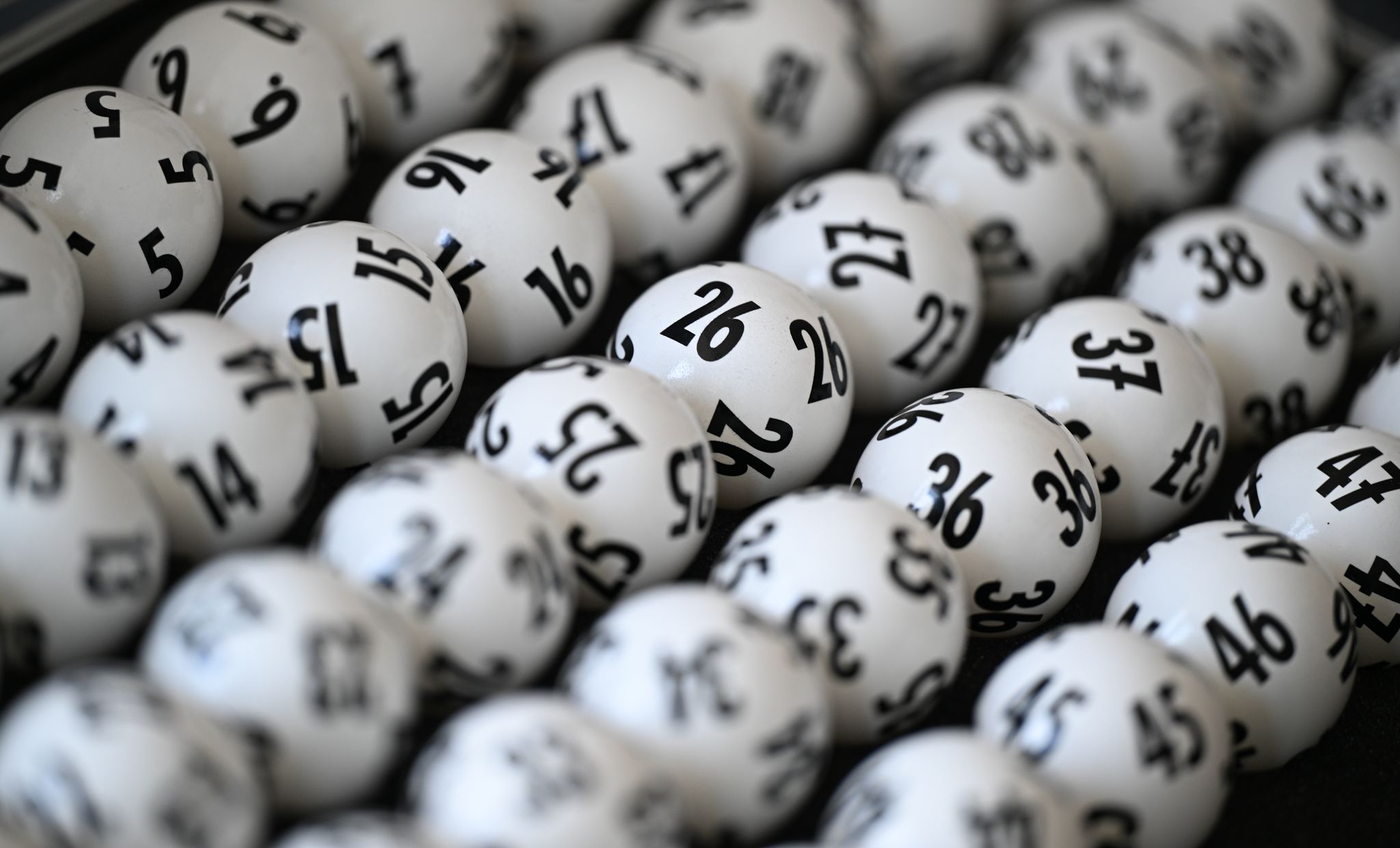 Um einen Jackpot zu knacken, muss ein Tipper die richtigen sechs Zahlen aus 49 plus die richtige Superzahl haben. (Illustration)