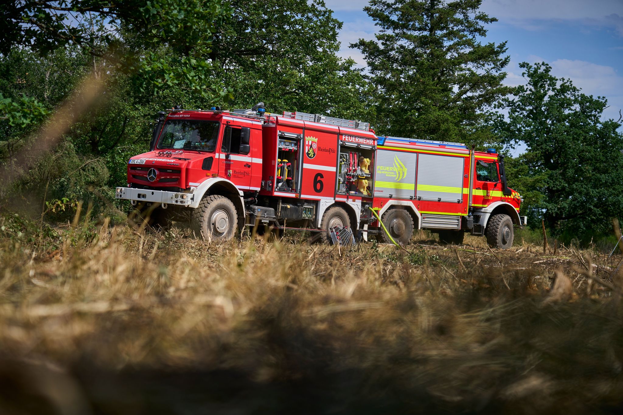 Noch immer sind hunderte Feuerwehrleute am Rotenfels im Einsatz.