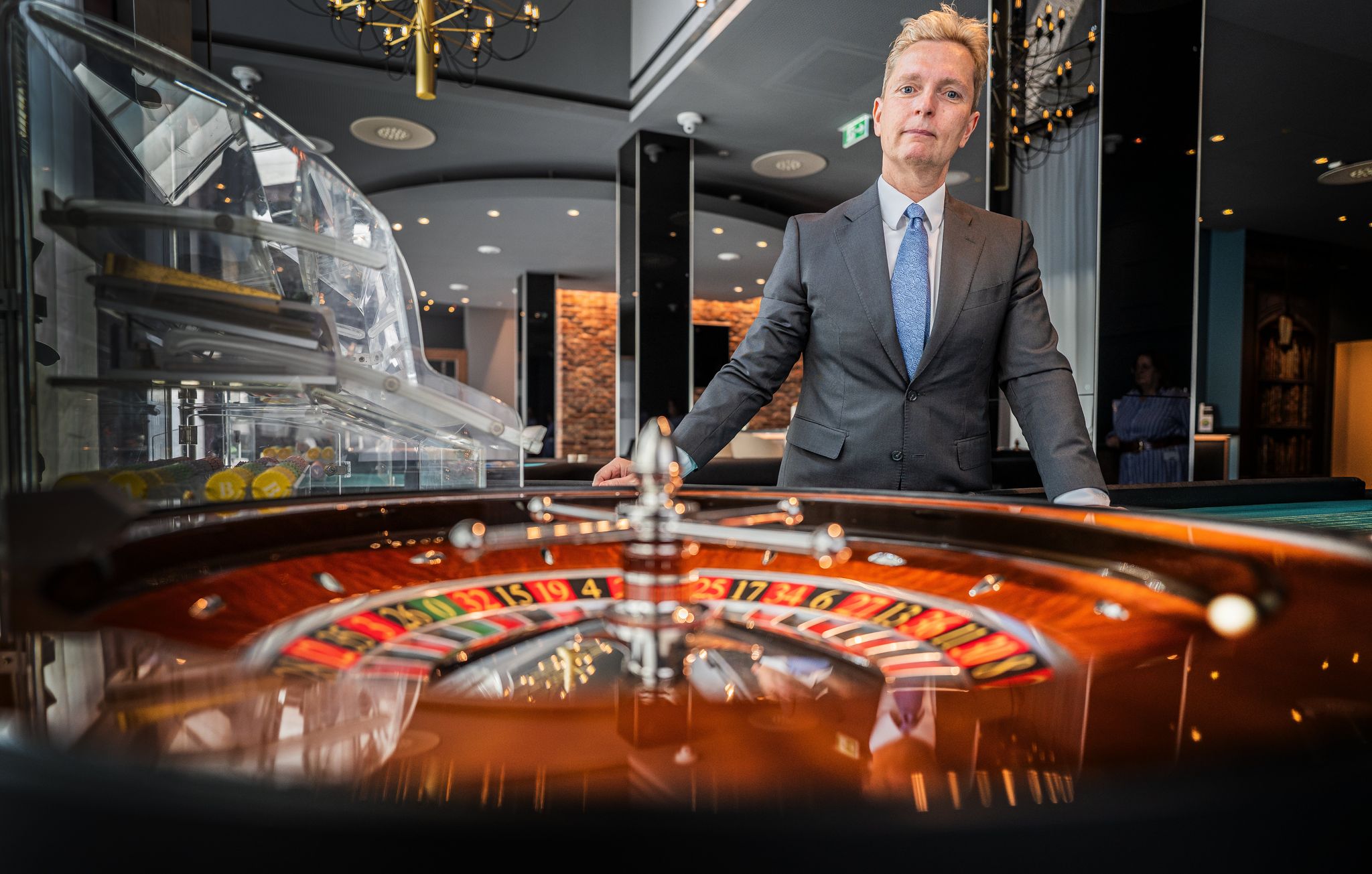 Der Geschäftsführer der Mainzer Spielbank, Christian Kreyer, spielt auch selbst gern an Automaten und Spieltischen. 