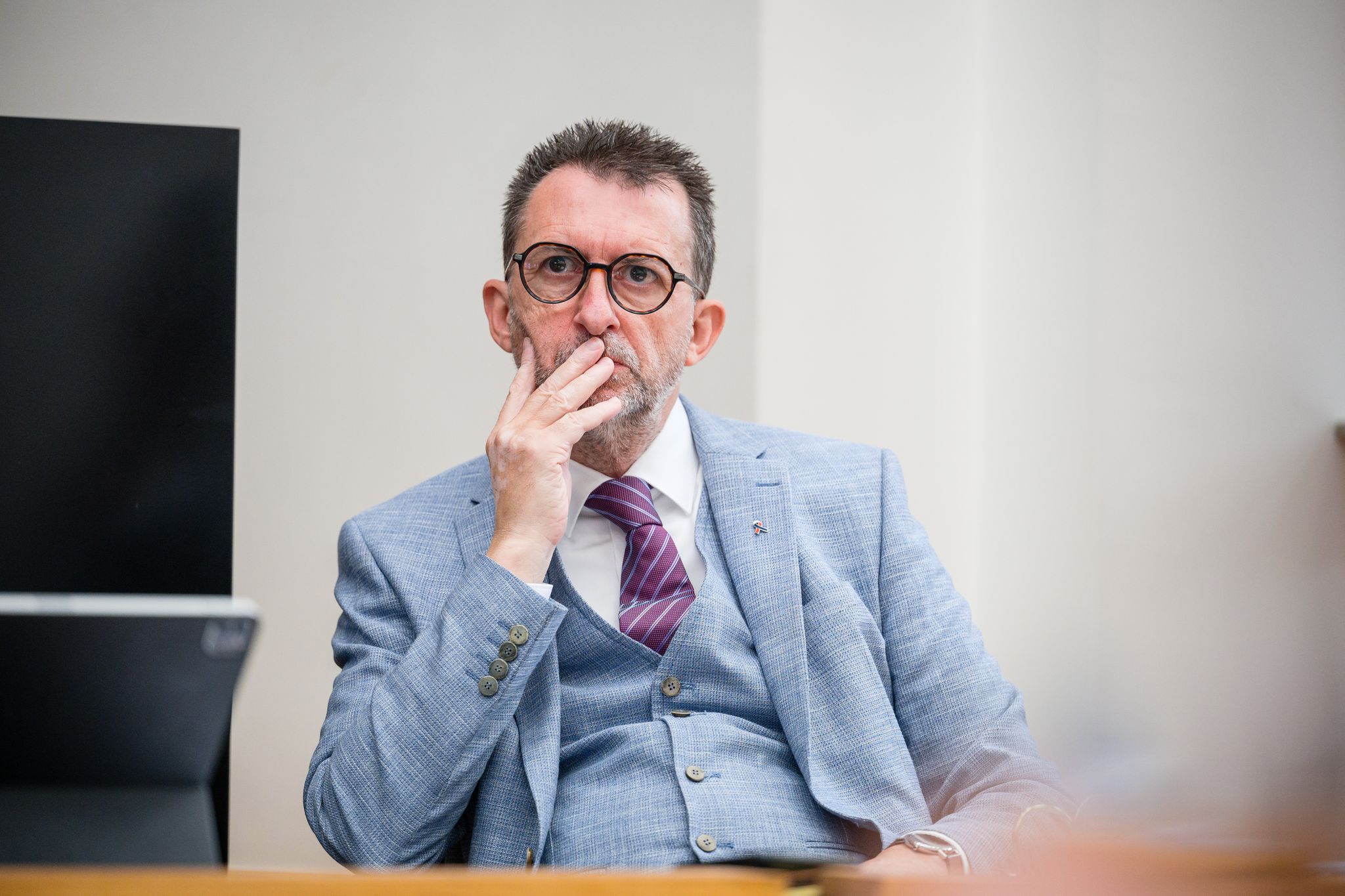 Der saarländische Innenminister Reinhold Jost (SPD) wies darauf hin, dass die neue Regelung zur Beamtenbesoldung ausdrücklich nicht für Minister und Ministerpräsidentin gelte. (Archivbild) 