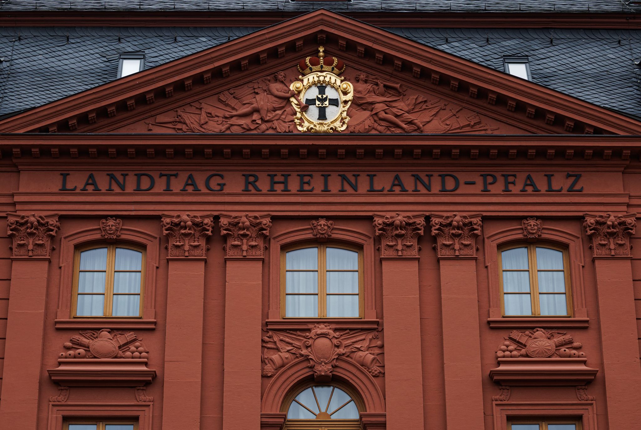 Rund drei Monate nach Bildung der Koalition aus CDU und SPD ist nach dem aktuellen Rheinland-Pfalz-Trend ein Drittel der Befragten zufrieden mit der Arbeit der neuen Landesregierung. (Archivbild)
