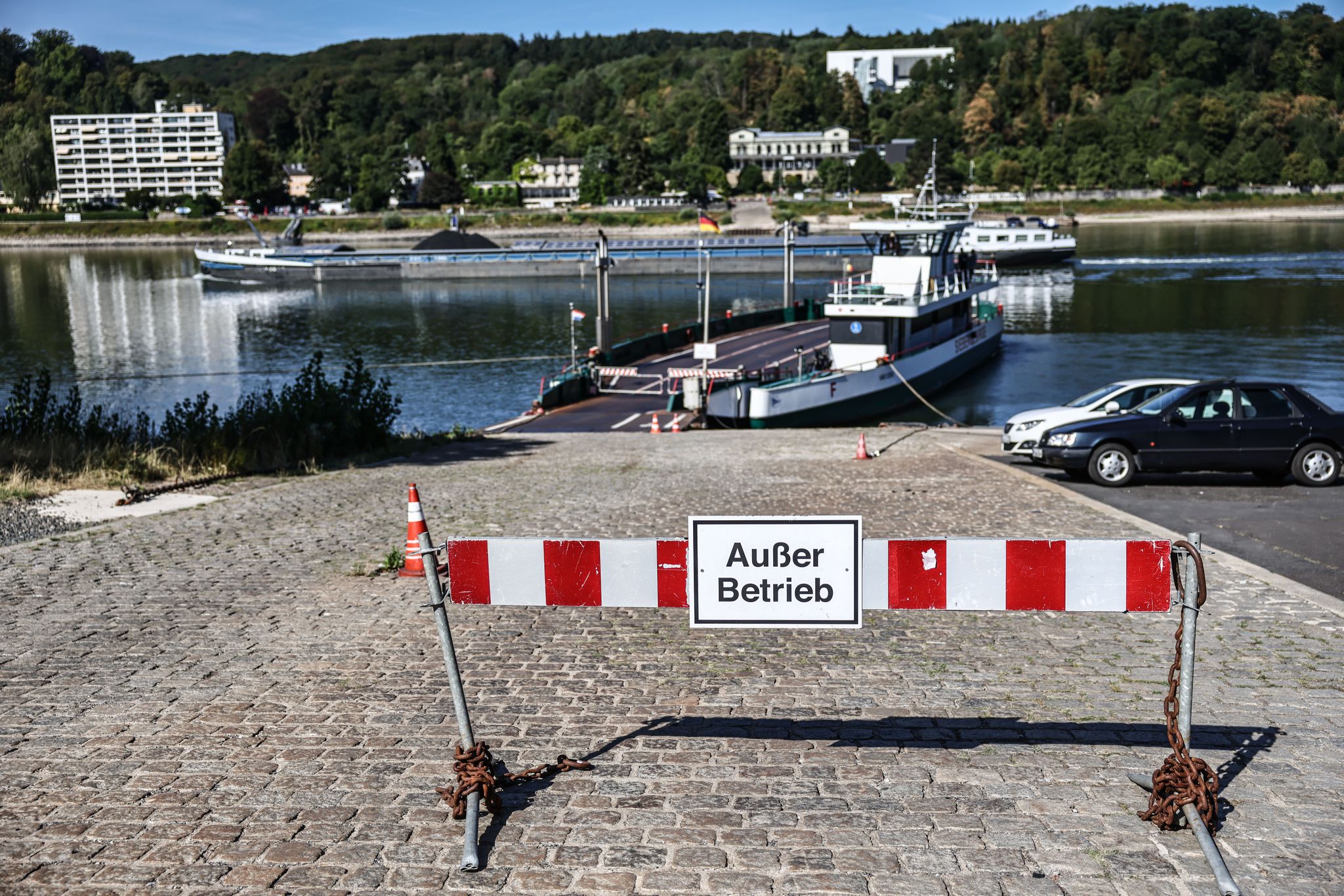 Viele Fähren sind wegen des Niedrigwassers außer Betrieb - so die Fähre Bad Honnef, die mindestens bis Donnerstag einschließlich den Betrieb eingestellt hat. (Archivbild)