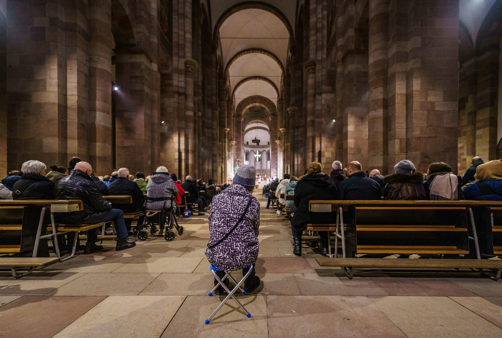 Würdiges Benehmen und seriöse Kleidung sieht die Kirchenverwaltung gerne. (Symbolbild)