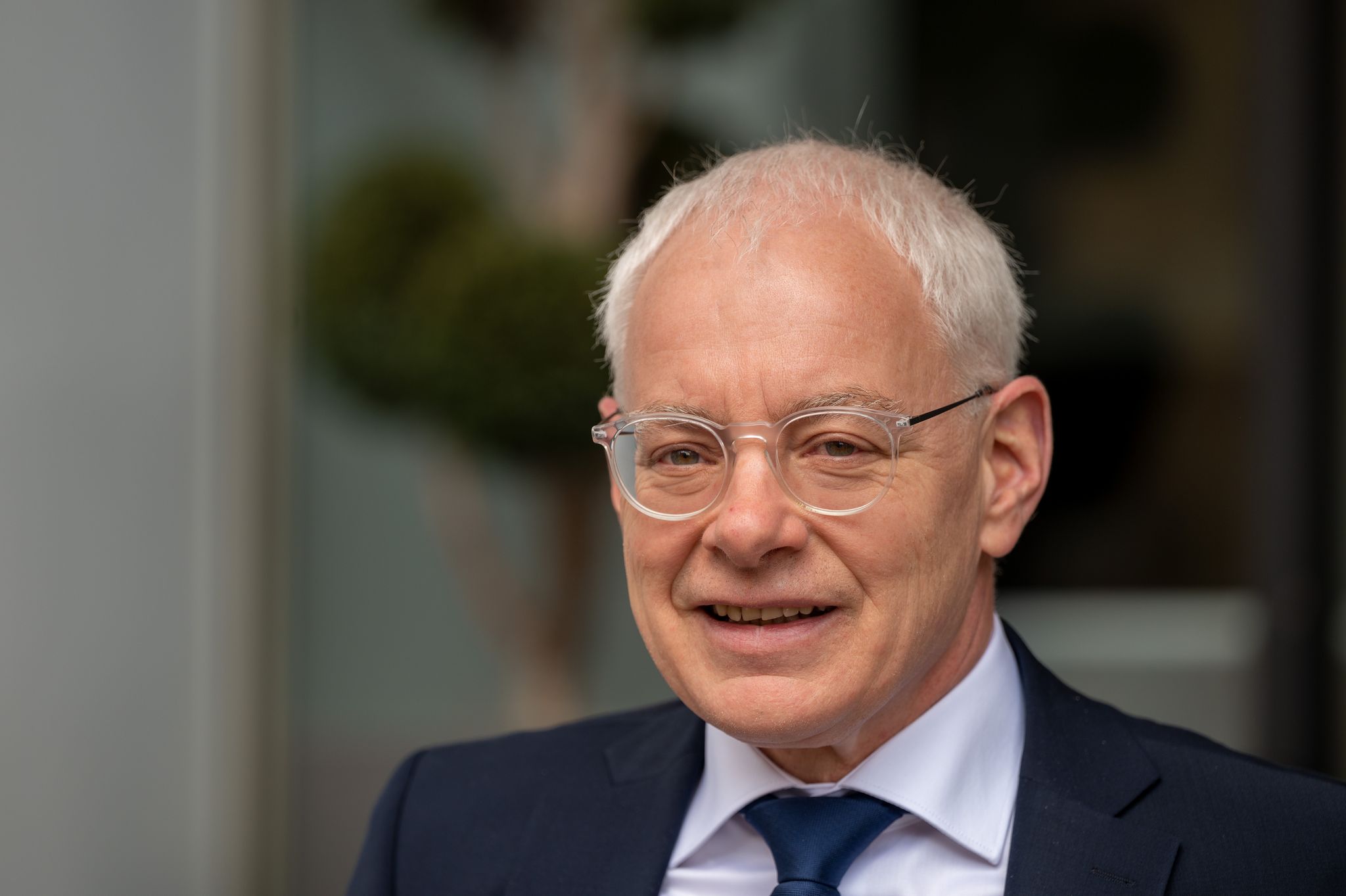 Wirtschafts- und Digitalminister Jürgen Barke (SPD) will die Digitalisierungs-Strategie des Landes in seinem Hause zentral steuern. (Archivbild)