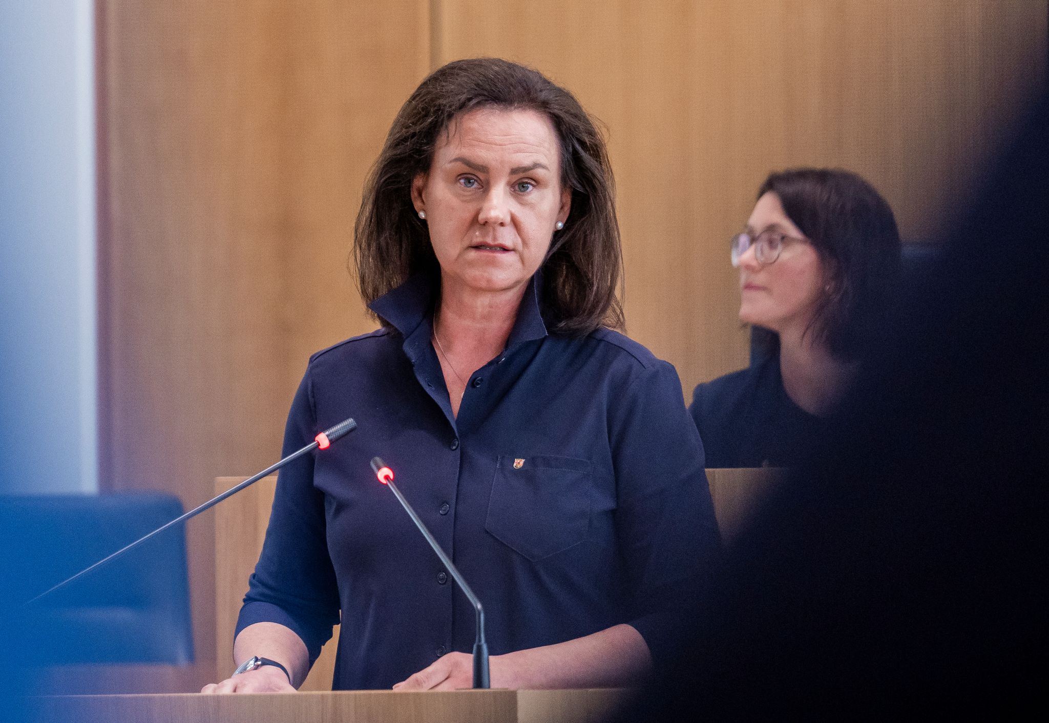 Die Bildungsministerin will den Schulfrieden an der Brennpunktschule wiederherstellen. (Archivbild)