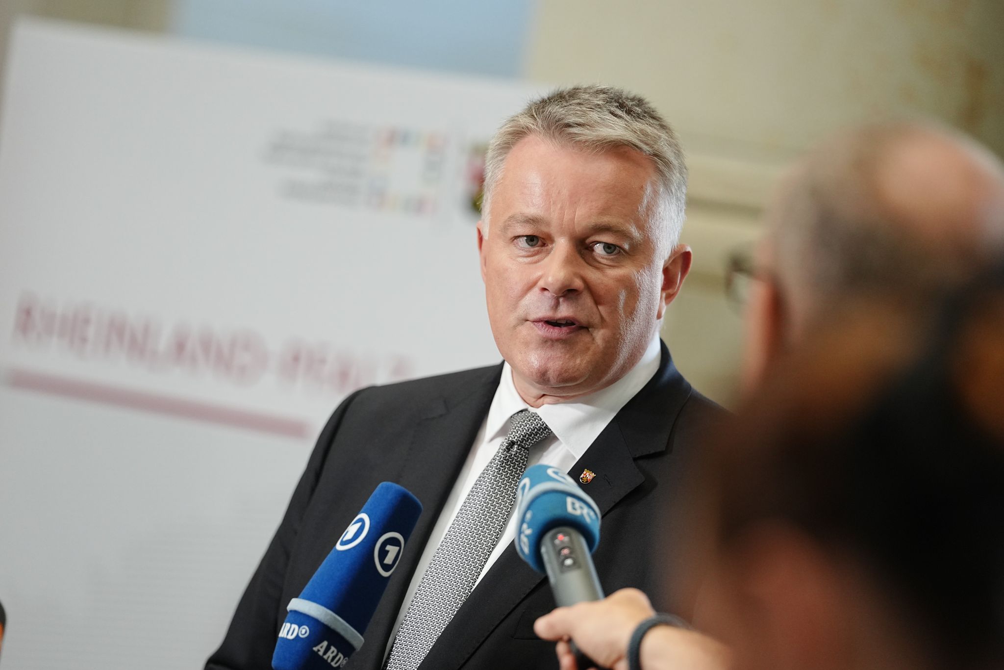 Der rheinland-pfälzische Ministerpräsident Gordon Schnieder bleibt länger Vorsitzender der Ministerpräsidentenkonferenz. (Archivbild)