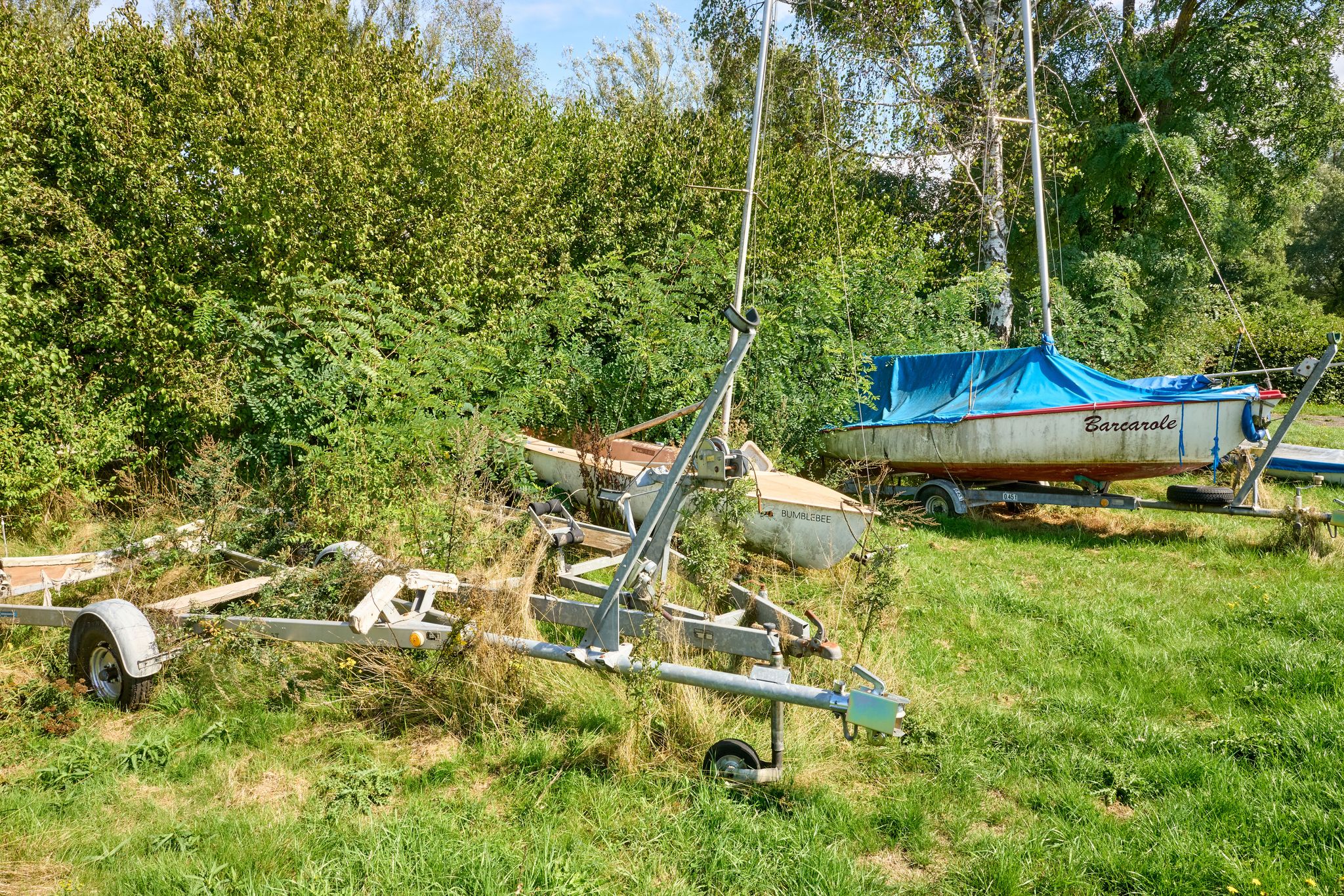 Rund um den See entstanden unter anderem ein Hotel, Cafés, ein Campingplatz und ein Segelclub.