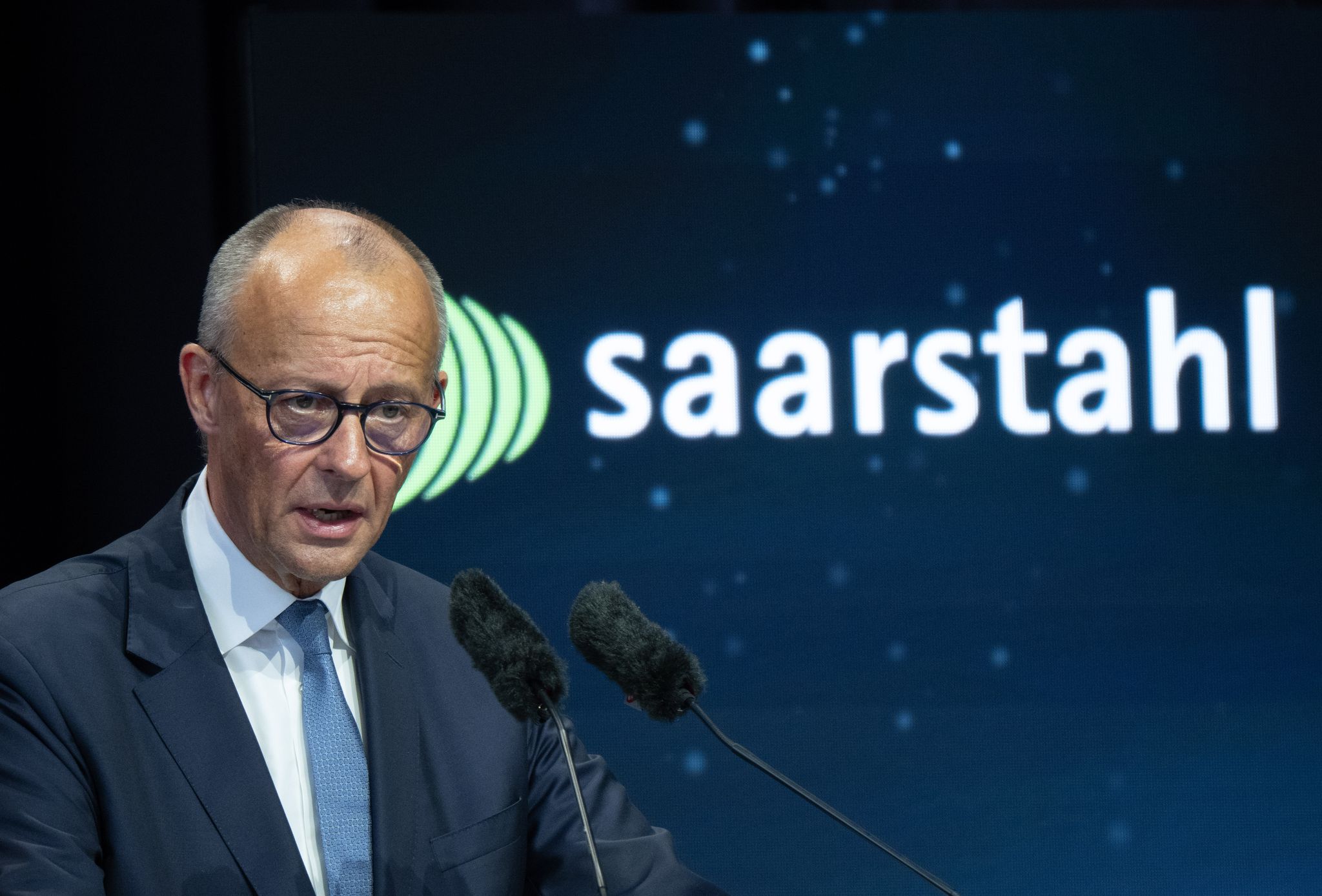 Merz bekennt sich zur Stahlindustrie in Deutschland