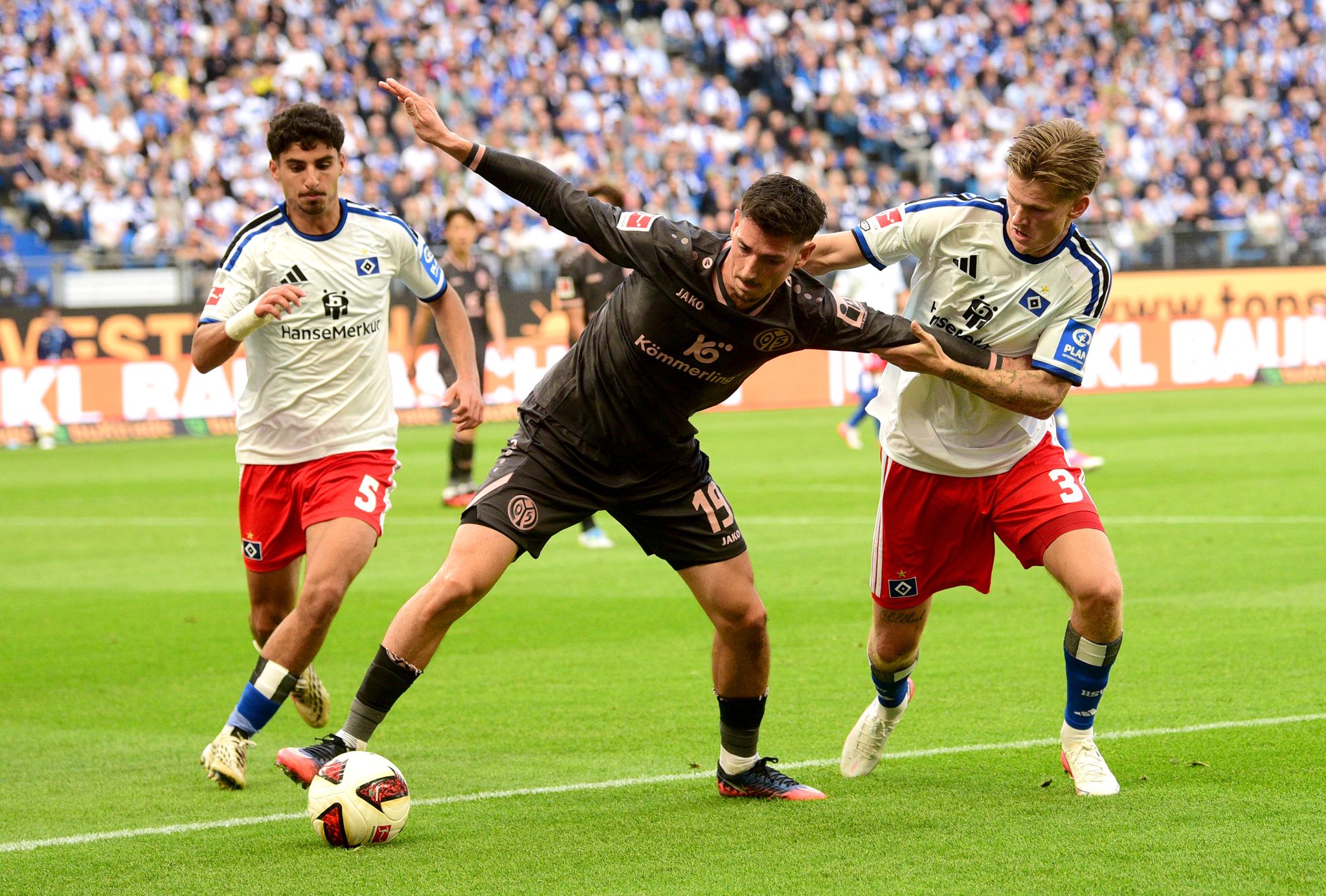 Die HSV-Spieler hatten meist das Nachsehen gegen die Mainzer Gäste.