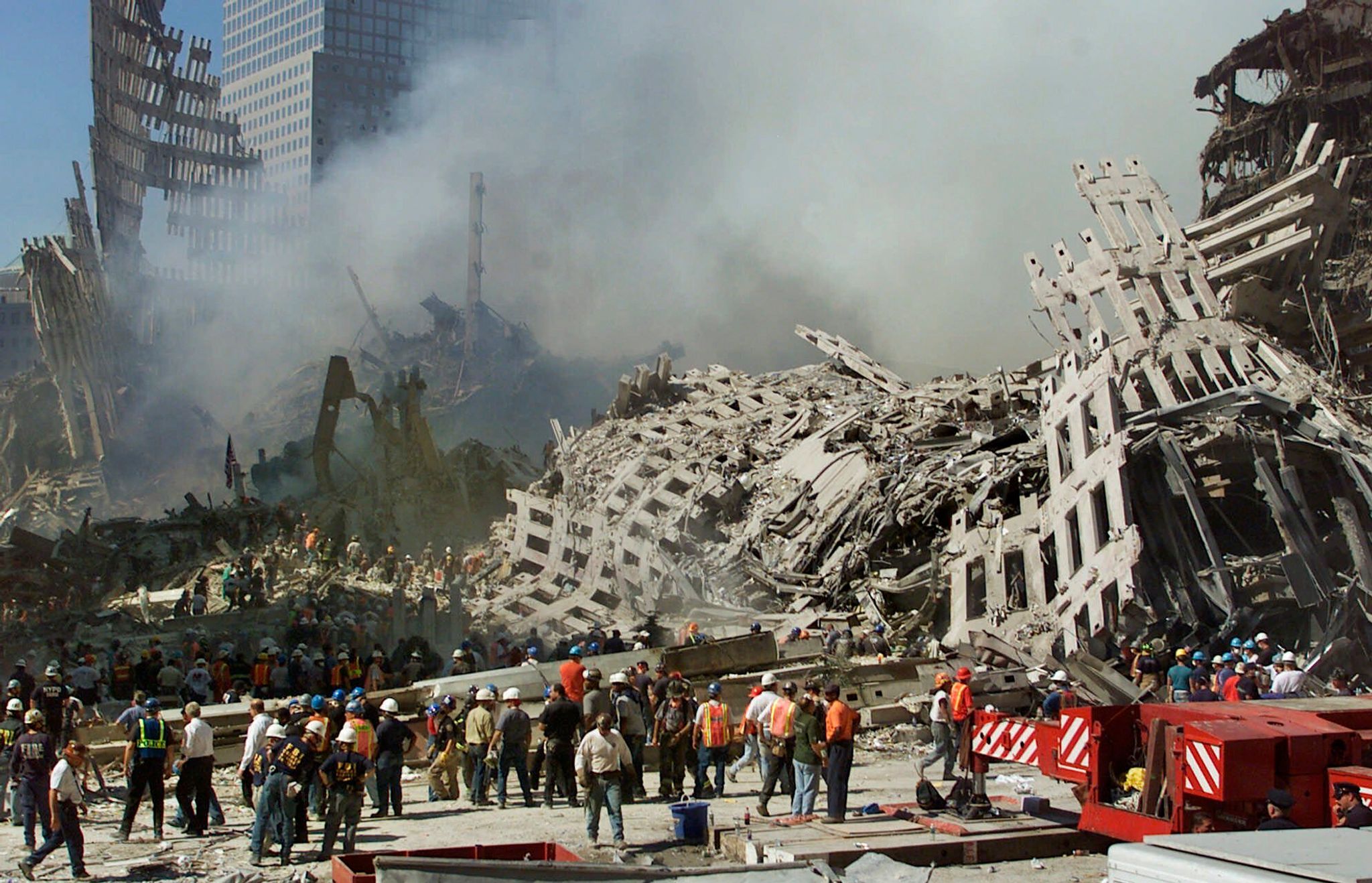 Fast 3.000 Menschen kamen ums Leben, als Terroristen des islamistischen Netzwerks Al-Kaida vier Passagierflugzeuge entführten und zwei davon in die Türme des World Trade Centers in New York steuerten. (Archivbild)