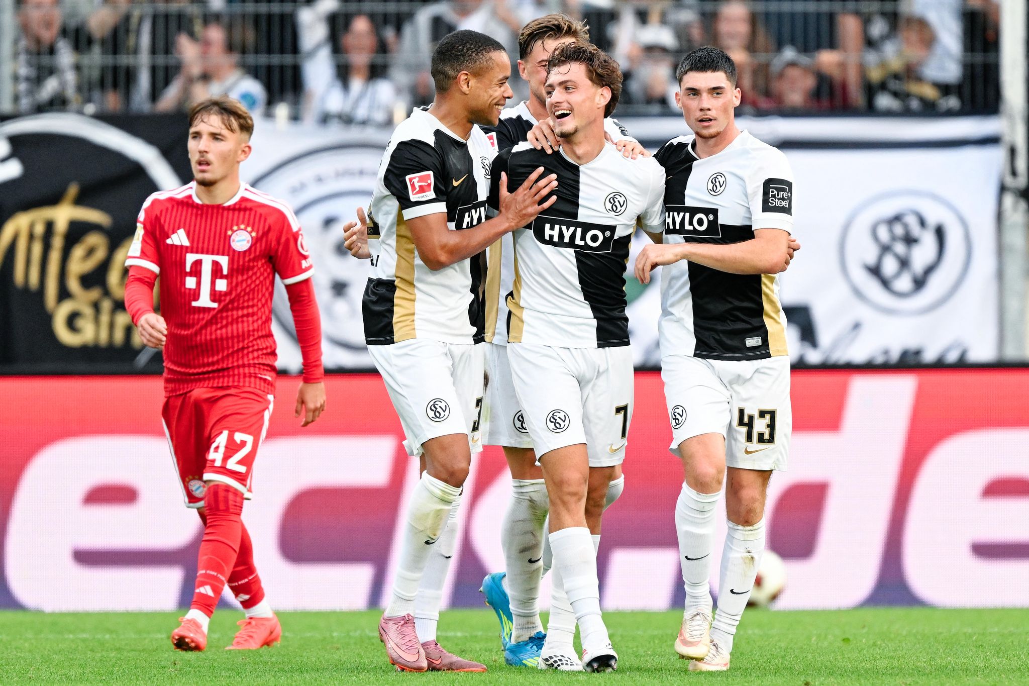 Die SVE-Profis durften gegen den FC Bayern zumindest einmal jubeln.