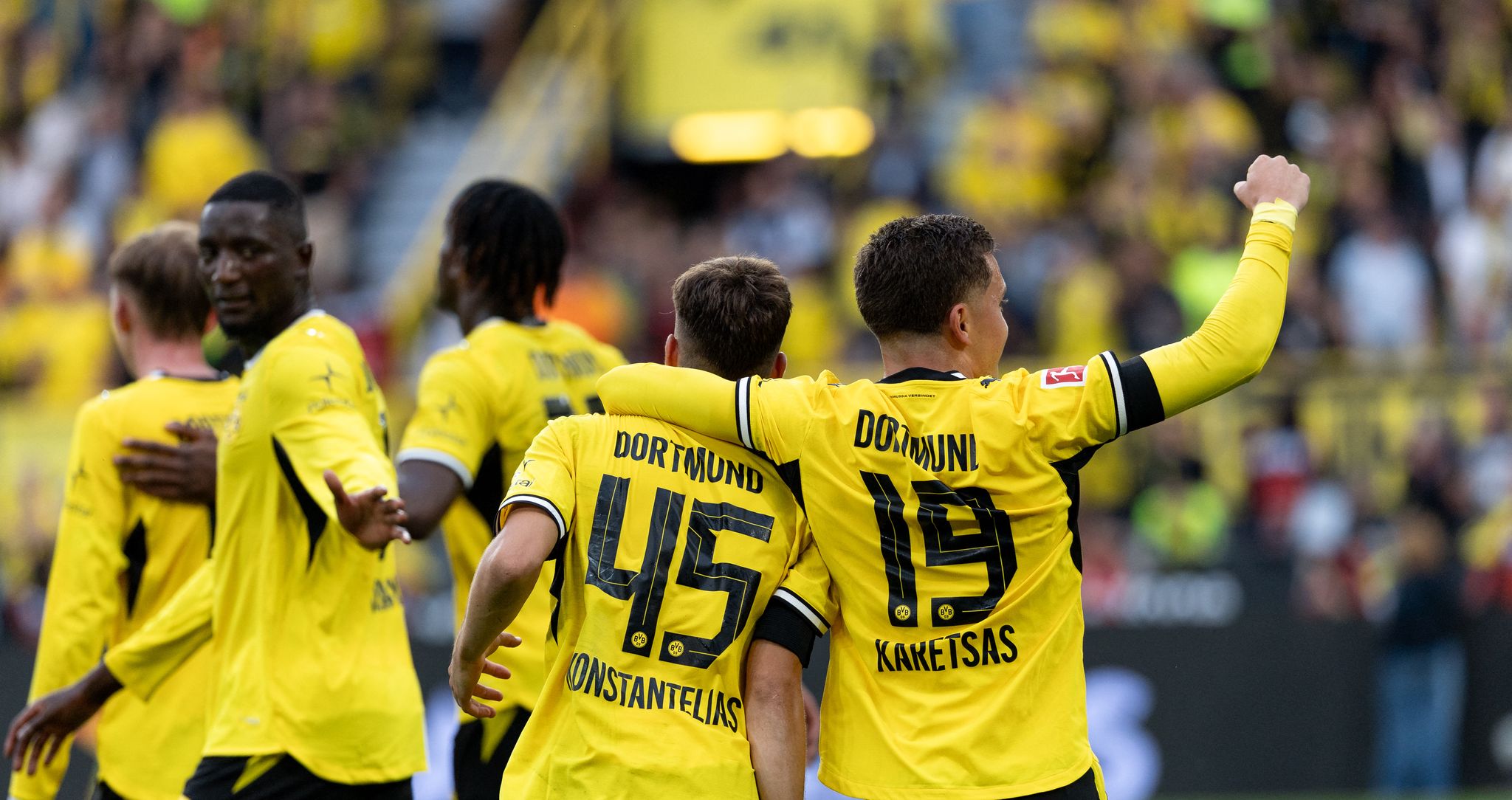 Karetsas (r) lässt den BVB von einer starken Saison träumen. (Archivbild)