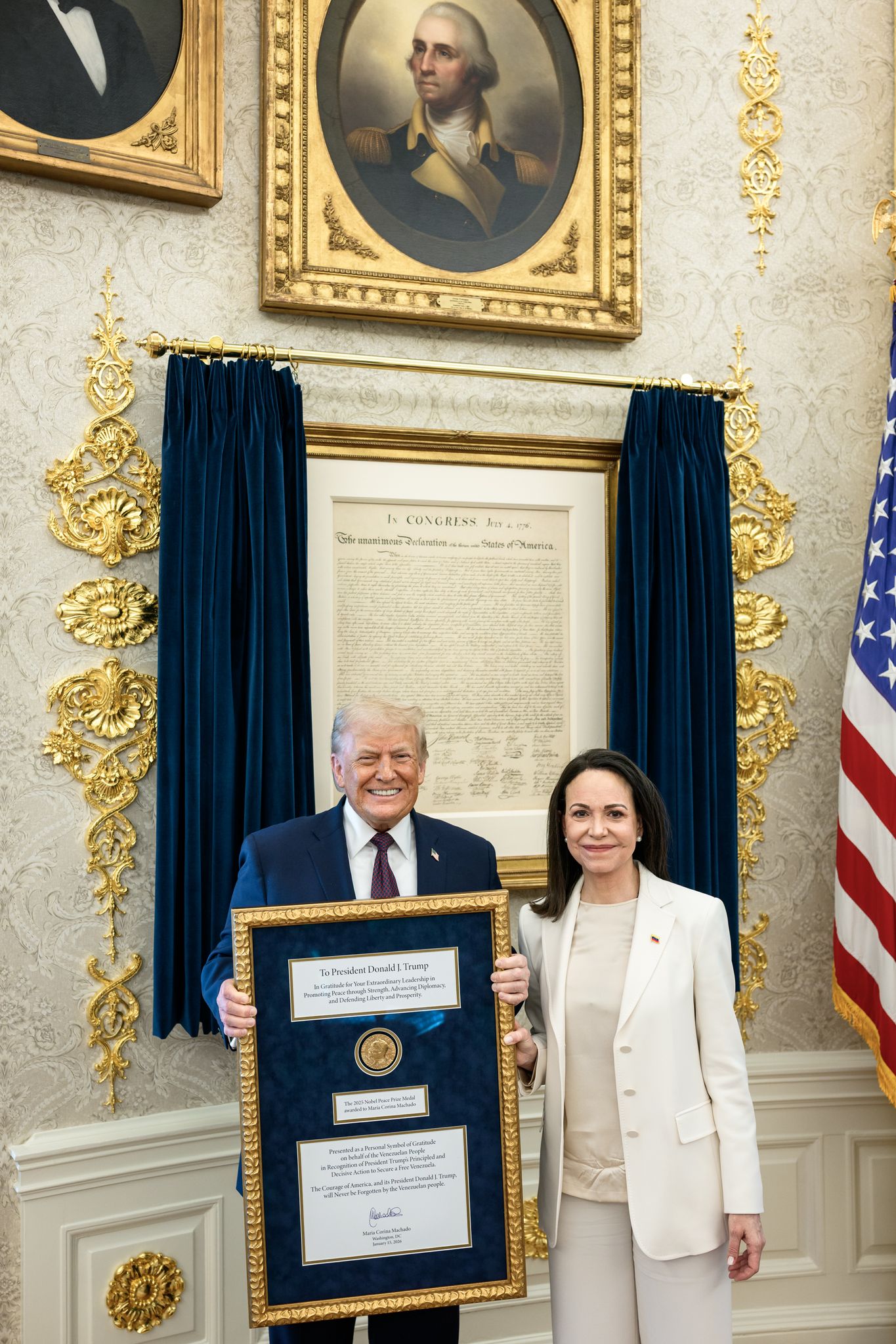 Den Nobelpreis bekam US-Präsident Donald Trump zwar nicht - aber die Friedensnobelpreisträgerin Machado (rechts) vermachte ihm ihre Medaille. (Archivbild)