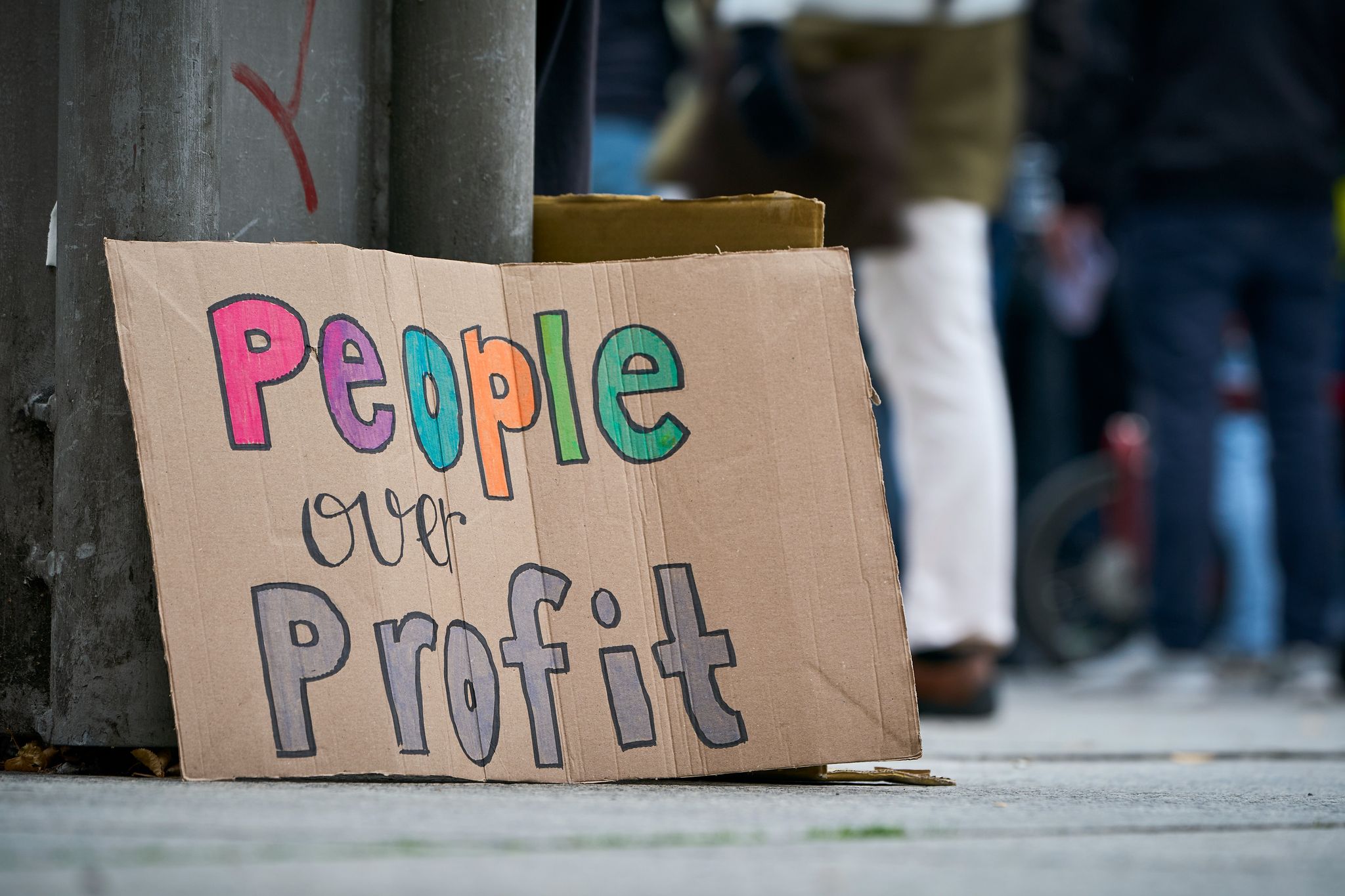 Die Proteste richteten sich auch gegen steigende Lebenshaltungskosten.