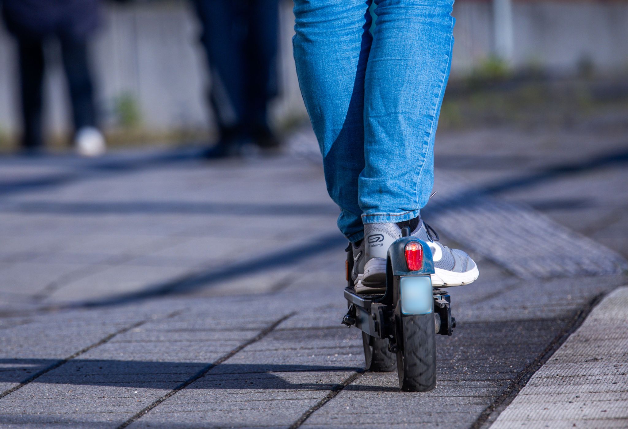 Oft kennen die jungen E-Scooter-Fahrerinnen und -Fahrer die Straßenverkehrsregeln nicht. (Symbolbild)