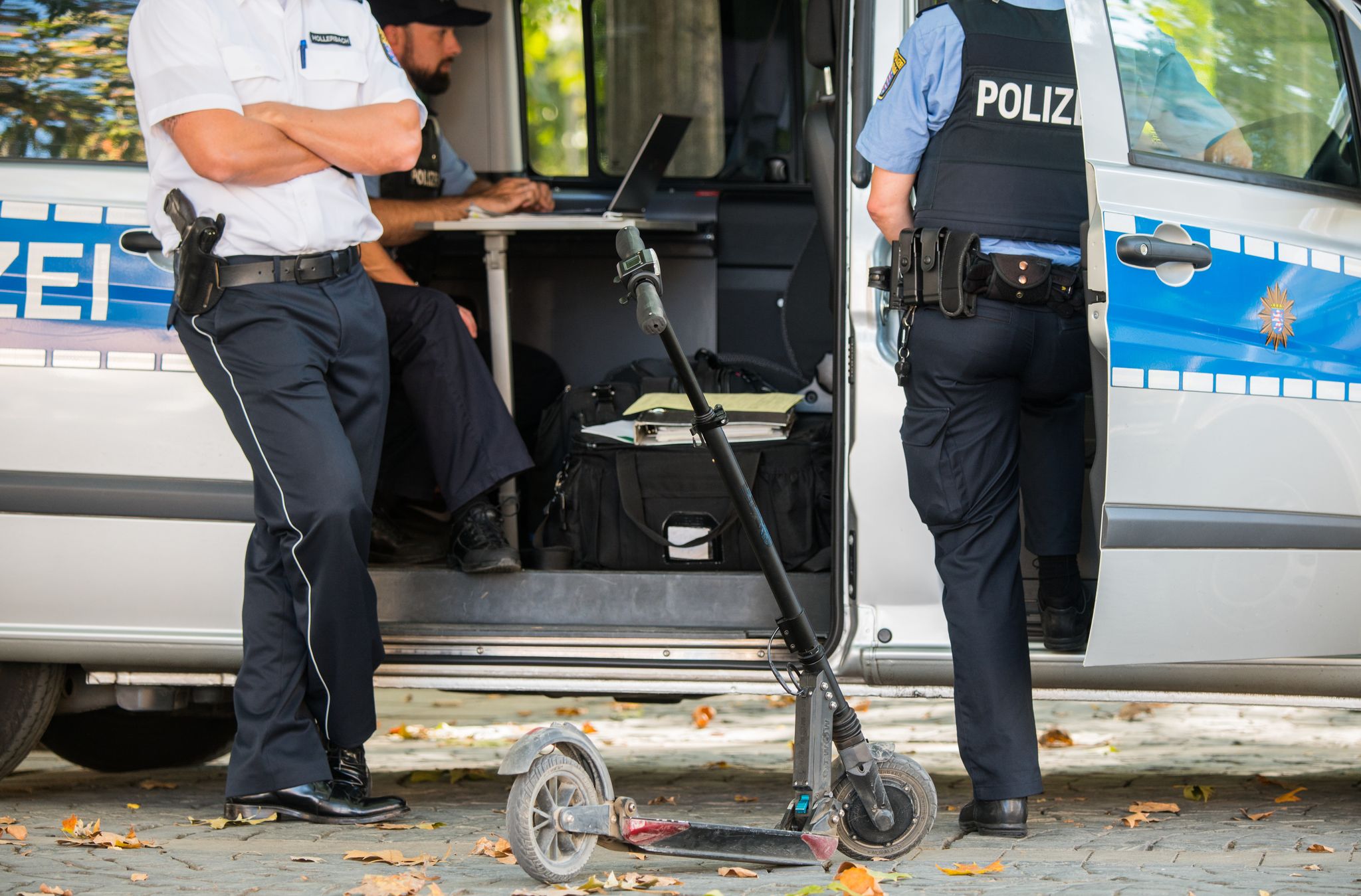 E-Scooter darf man ab 14 Jahren fahren. (Symbolbild)